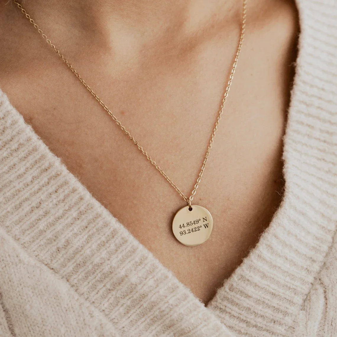 Benutzerdefinierte gravierte N – Birth Flower Necklace Bewertung und Preis